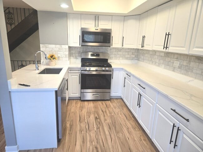 Photo - 360 W Inverrary Ln