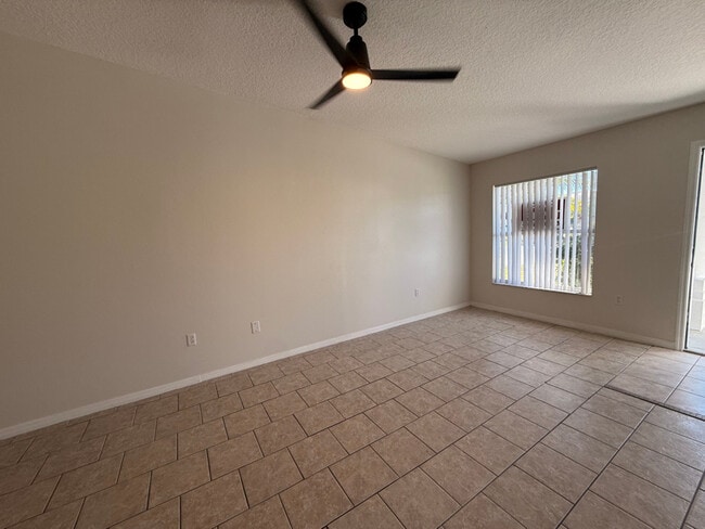 Photo - 729 Squirrel Ct Unidad 729