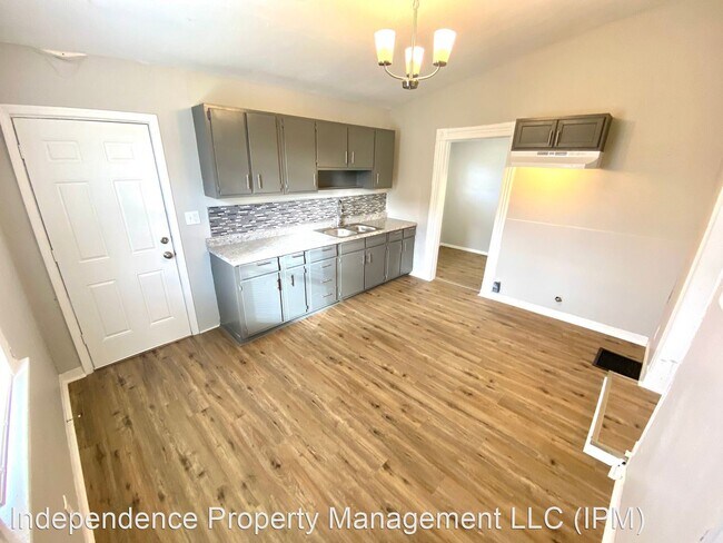 Photo - 3 br, 2 bath House - 906 Vine St.