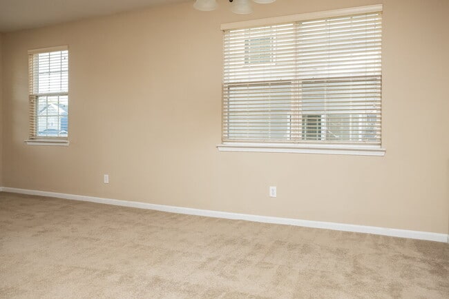 Photo - 176 Parkmont Way