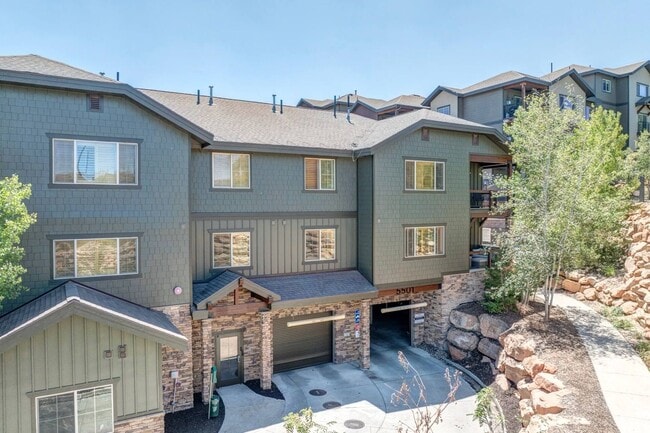 Building Photo - Stunning Furnished Park City Condo
