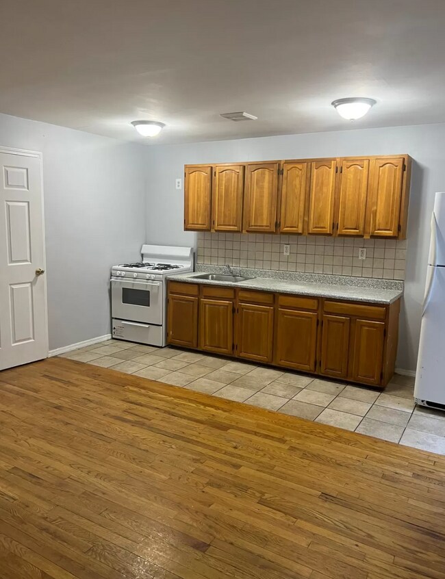 Photo - 204 Union St Apartments Unit 16