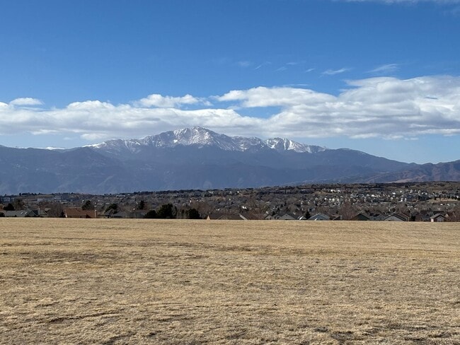 Photo - Cozy 3-bed, 2.5-bath home in desirable Stetson Ridge.