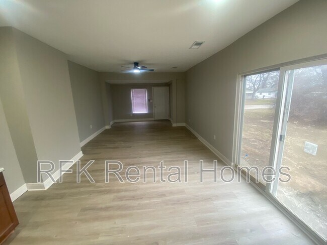 Photo - 2224 Langley Ave