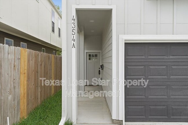 Photo - 4354 Clover St Unit A