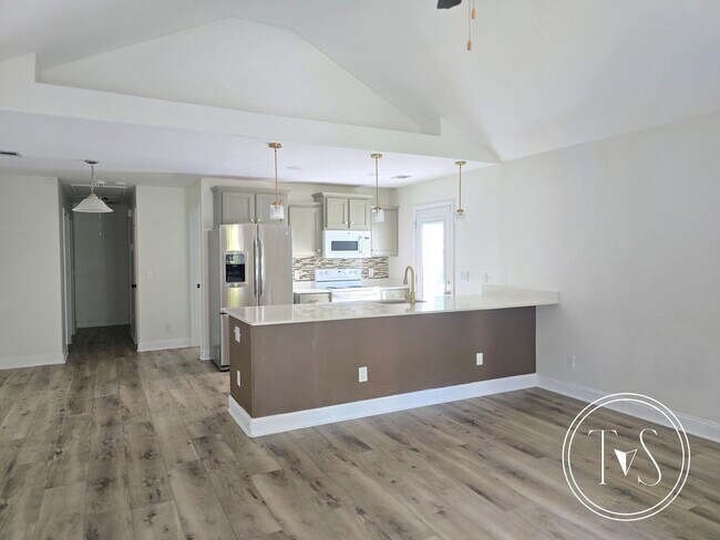 17 Ristona Dr