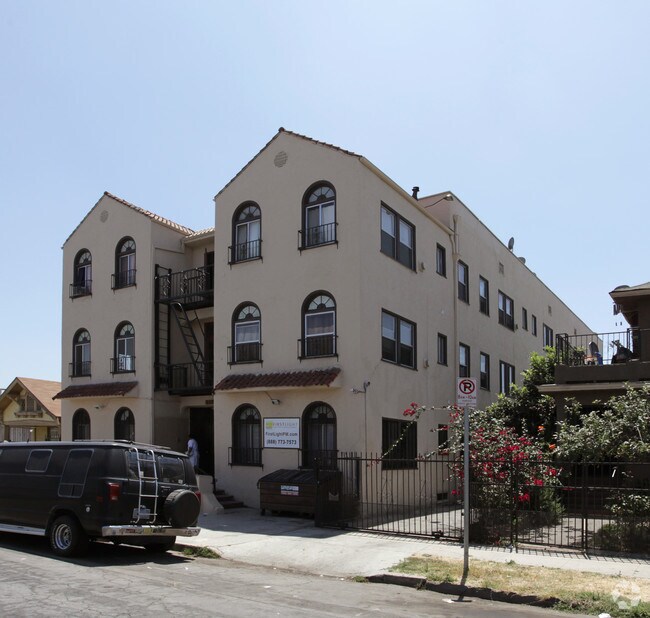 210 W 43rd Pl