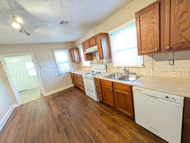 Photo - For Lease | Kendall-Whittier | 3 bed, 2 ba...