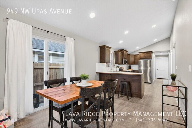Photo - 949 NW Upas Ave