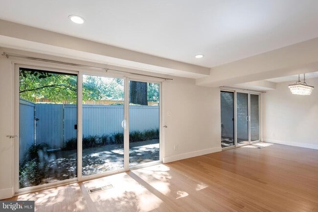 Photo - 5250 Pooks Hill Rd