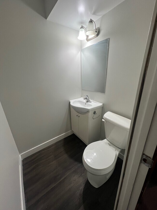 Photo - 225 Queen St Unit 7