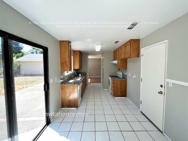 Photo - 3561 Binghamton Dr
