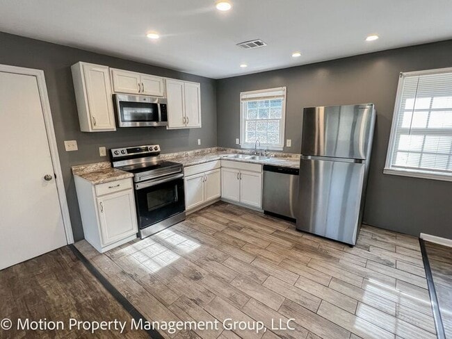 Photo - 2728 Pierce Dr N