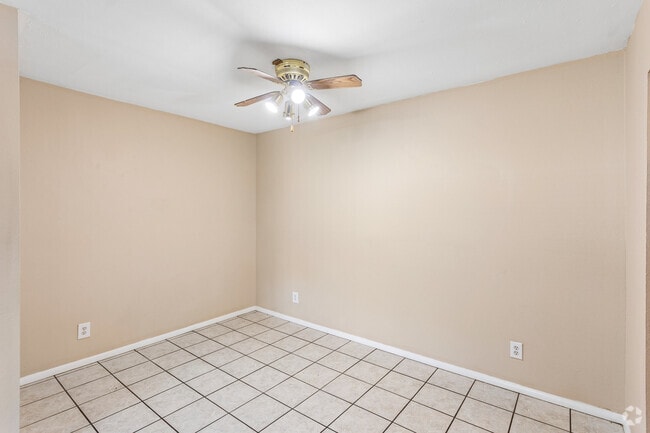 2BR, 1BA - 800SF - Dining Room