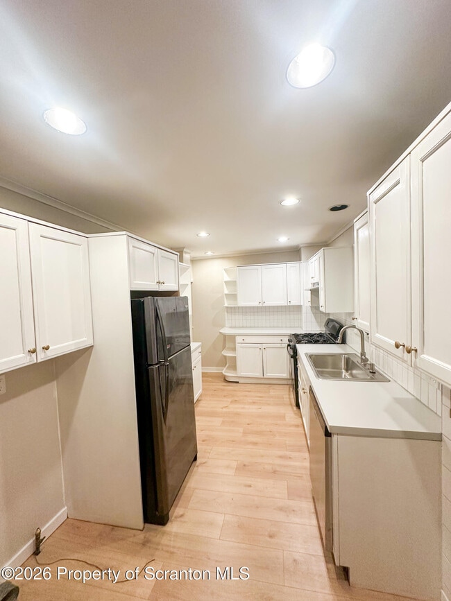 Photo - 833 George St