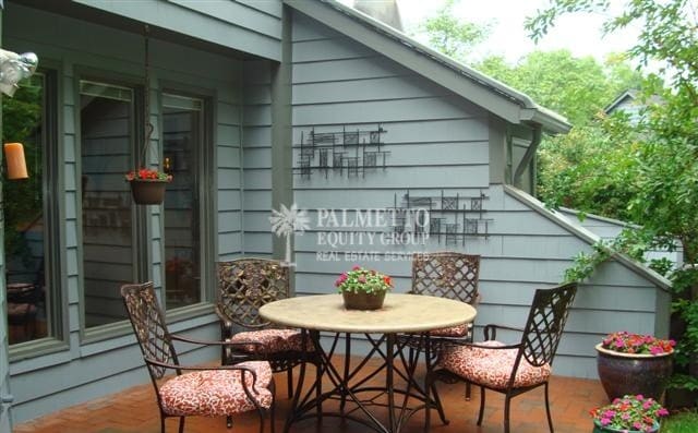 Photo - 210 N Lindell Rd