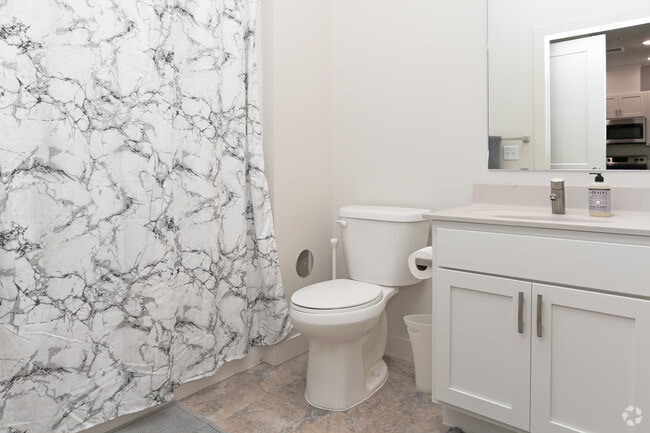 2BR, 2BA - 1027 SF