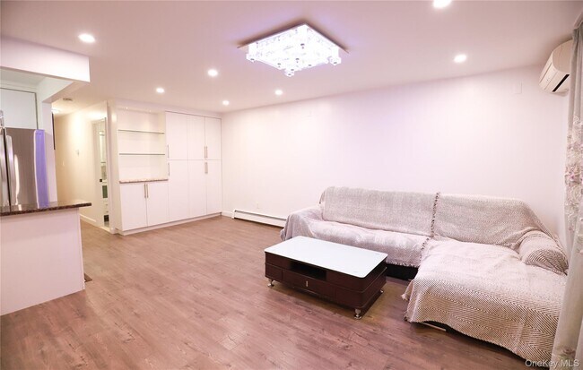 Photo - 45-36 204th St