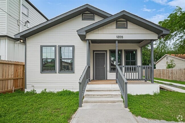 Building Photo - 1205 E 27th St Rental