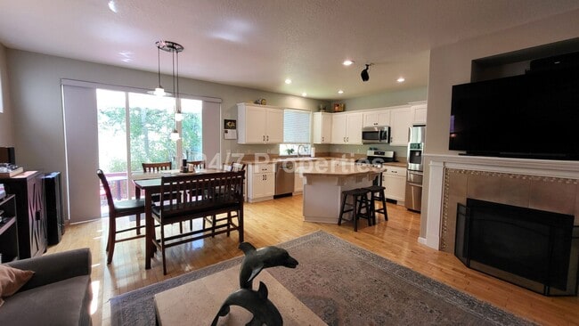 Photo - 3250 Wild Rose Loop