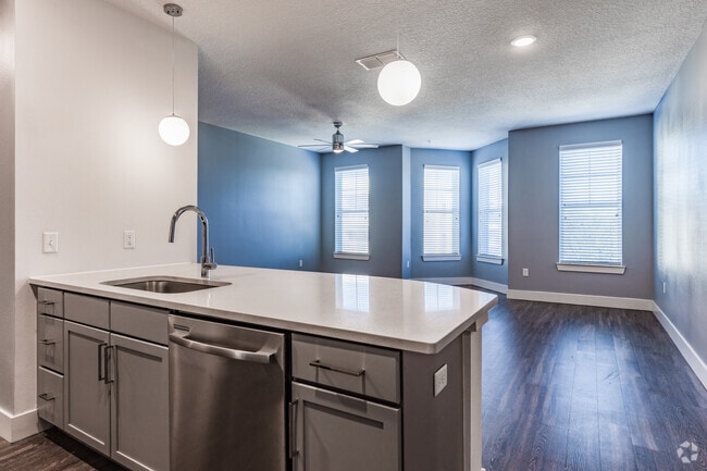 2 BR, 2 BA - 1,154SF