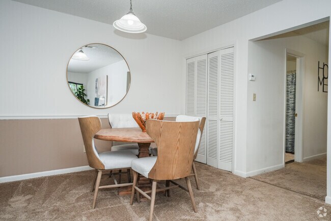 2BR, 2BA - 1100SF - Dining Room