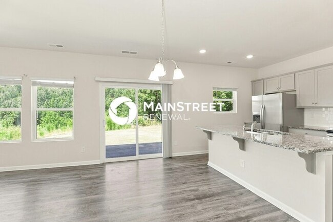 Photo - 3 Bedroom Pet-Friendly Home in Charlotte, NC with Main Street Renewal