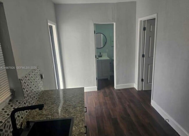 Building Photo - 217 E 48th St Unit 2