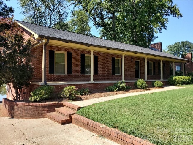 614 Carolina Ave S