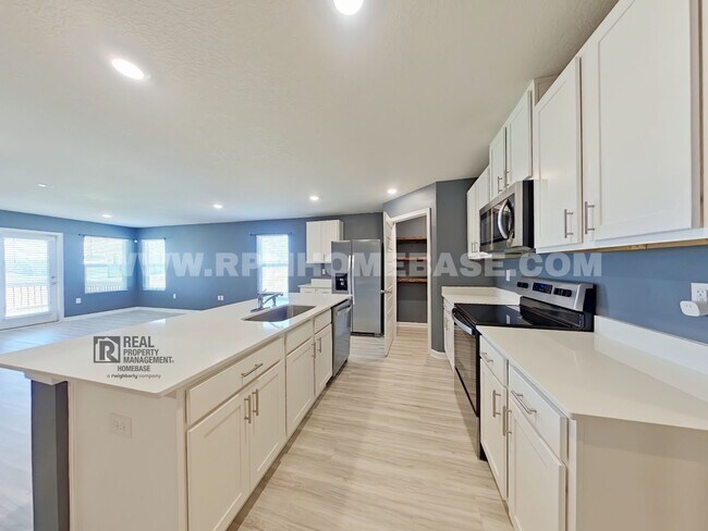 Photo - Spacious 5-Bed/3-Bath in Silver Lake Village | Pet Friendly!