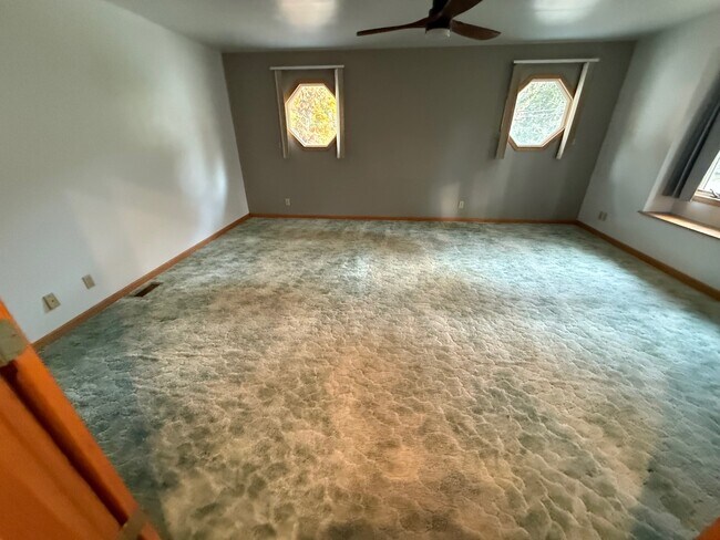 Photo - 709 Manor Dr