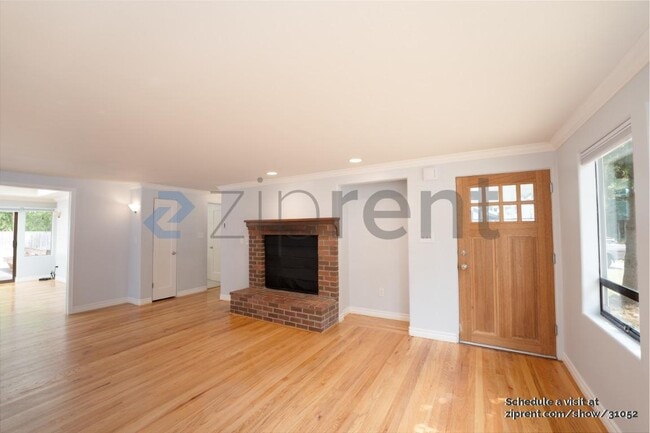 Building Photo - 122 NE 130th St