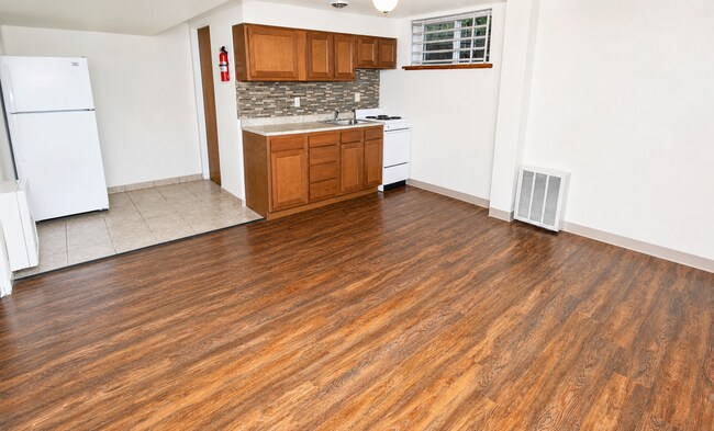 Photo - NEVILLE COMMONS -- 159
