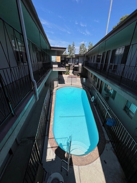 Arch Sunset Apartments