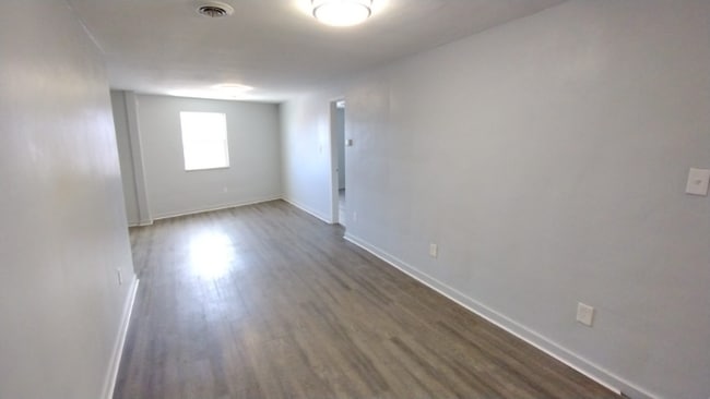 Photo - 1712 Lowrie St