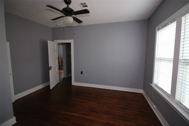 Building Photo - 418 3rd St