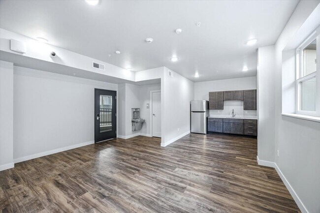 Photo - 1281 N Frontage Rd W