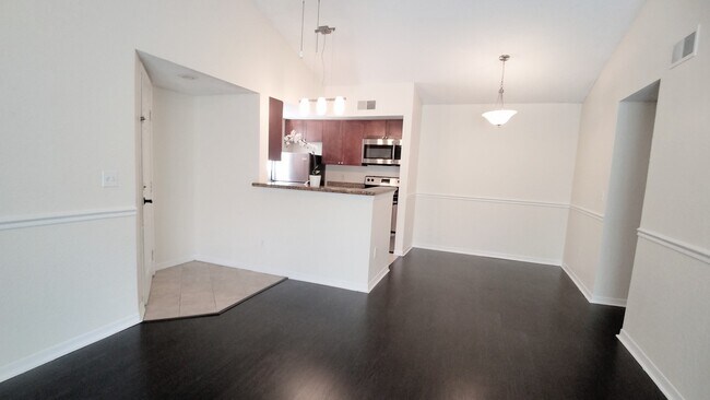 Photo - Beautiful Remodeled 2/1 Condo x Rent @ Villa Medici close to Theme Parks! Unidad 1321
