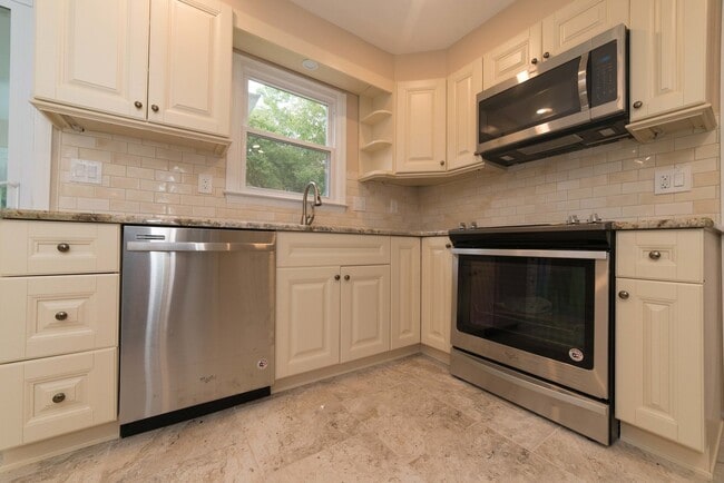 Photo - Rose Tree Media SD! Large yard, finished basement, attached garage, electric fireplace and comple...