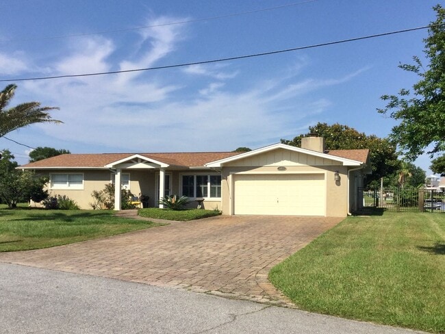 3 Bed/2.5 Bath Waterfront Property - 3 Bed/2.5 Bath Waterfront Property House