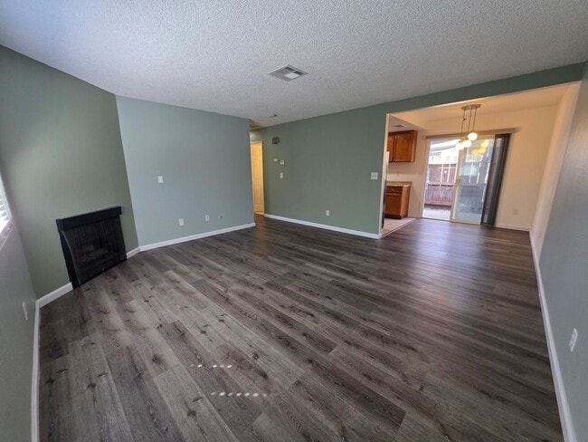 Photo - Gareth Ln - Triplex Unit C