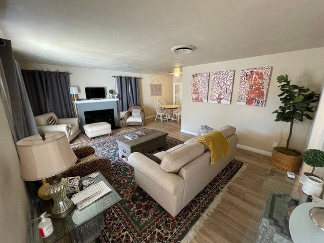 Photo - Large 3 Bedrrom 2 Bath Home Close to Orovi...