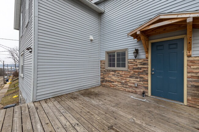 Photo - 778 W 8th St