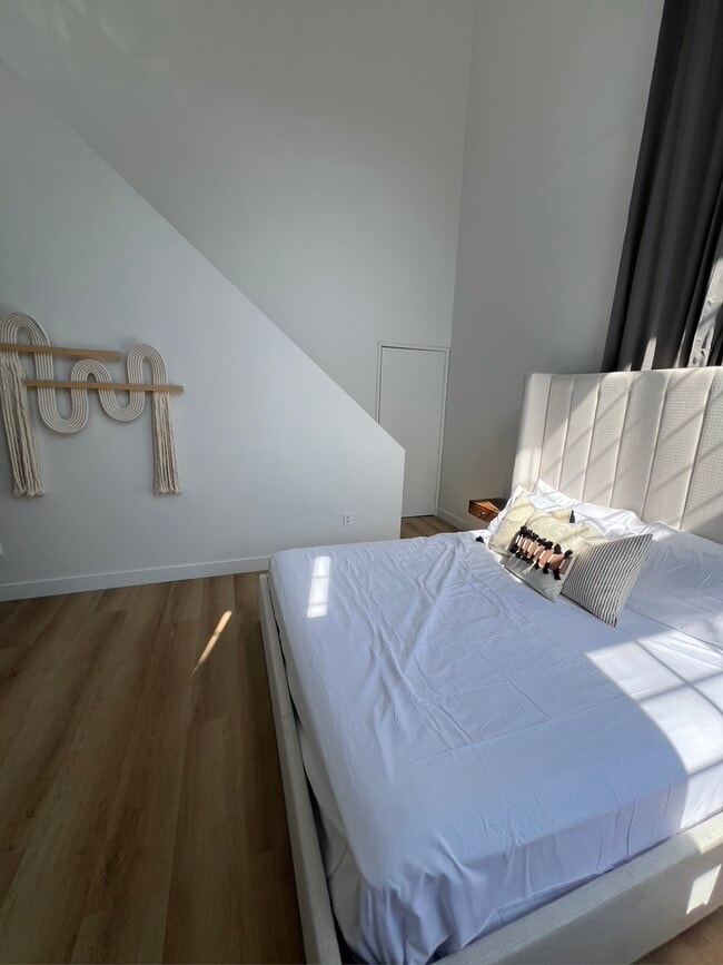 Photo - 2584 S Centinela Ave Unidad 1