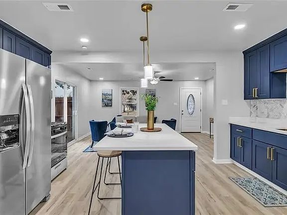 Photo - 901 Lasser Dr