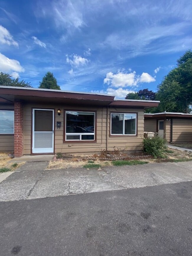 Photo - Newly Remodeled 1 Bedroom Apartment! Unit 07