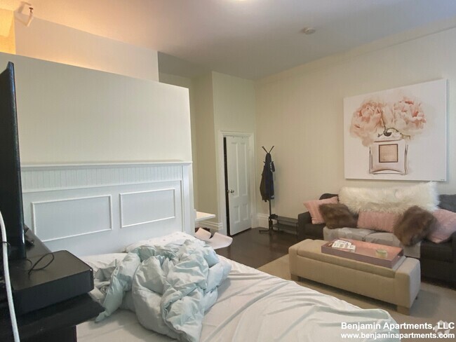 Building Photo - 80 Charles St Unit 2 Rental