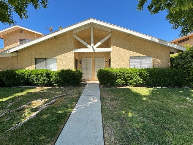 Building Photo - 43301 20th St W Unit C