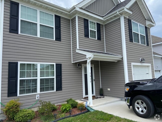 Building Photo - Open and bright, nearly new Rental