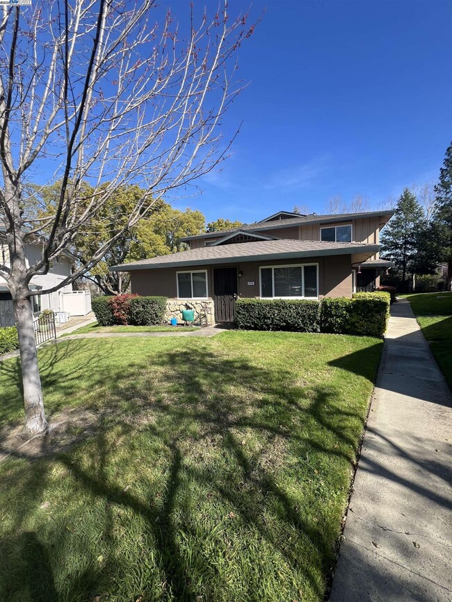 Building Photo - 2113 Arroyo Ct Unit 1